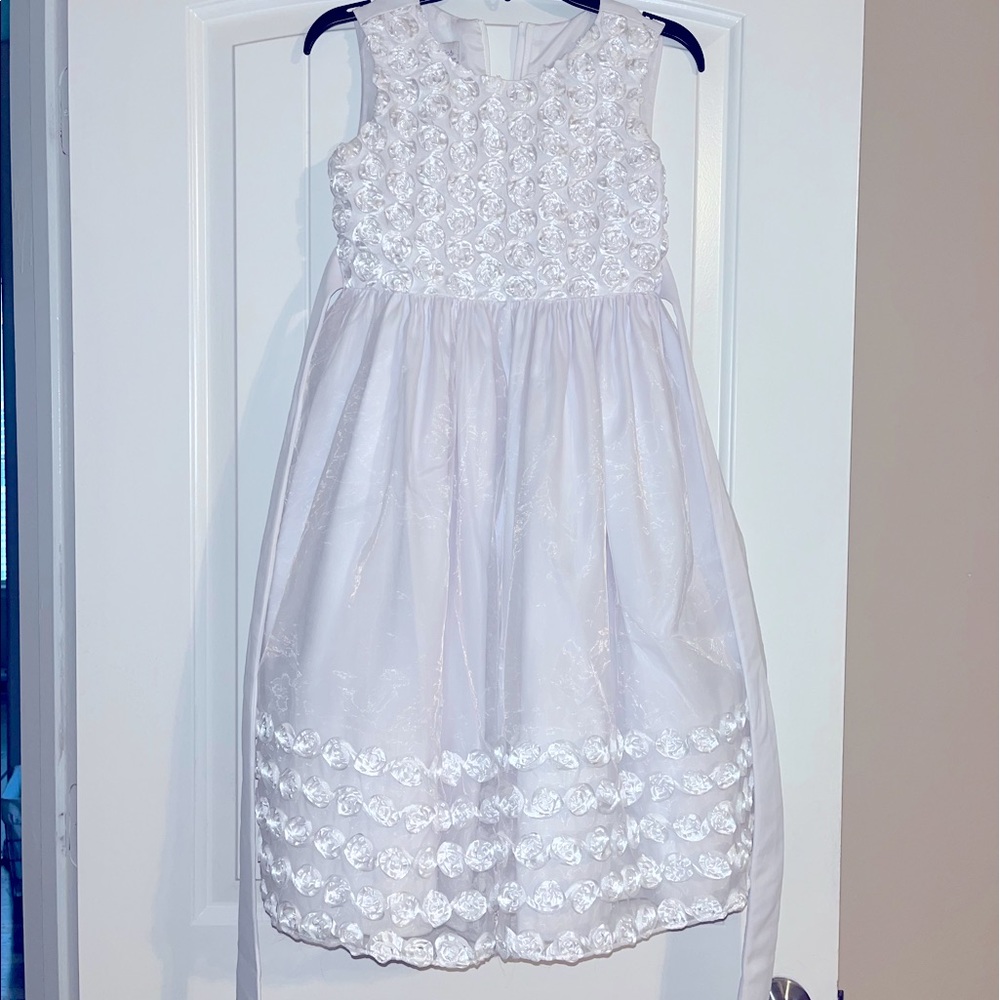 White flower girl dress for wedding. Size 7/8